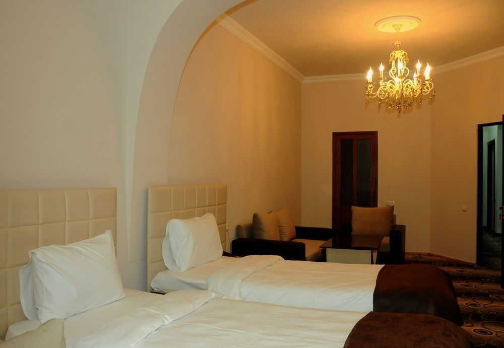 Nor Yerevan Hotel Exteriör bild